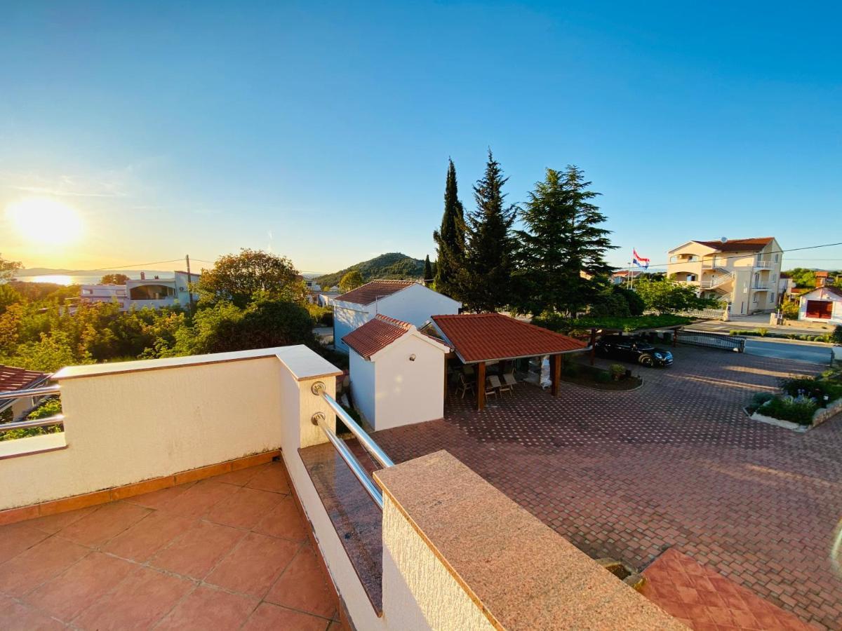 Apartmani Svemir Drage Exterior photo