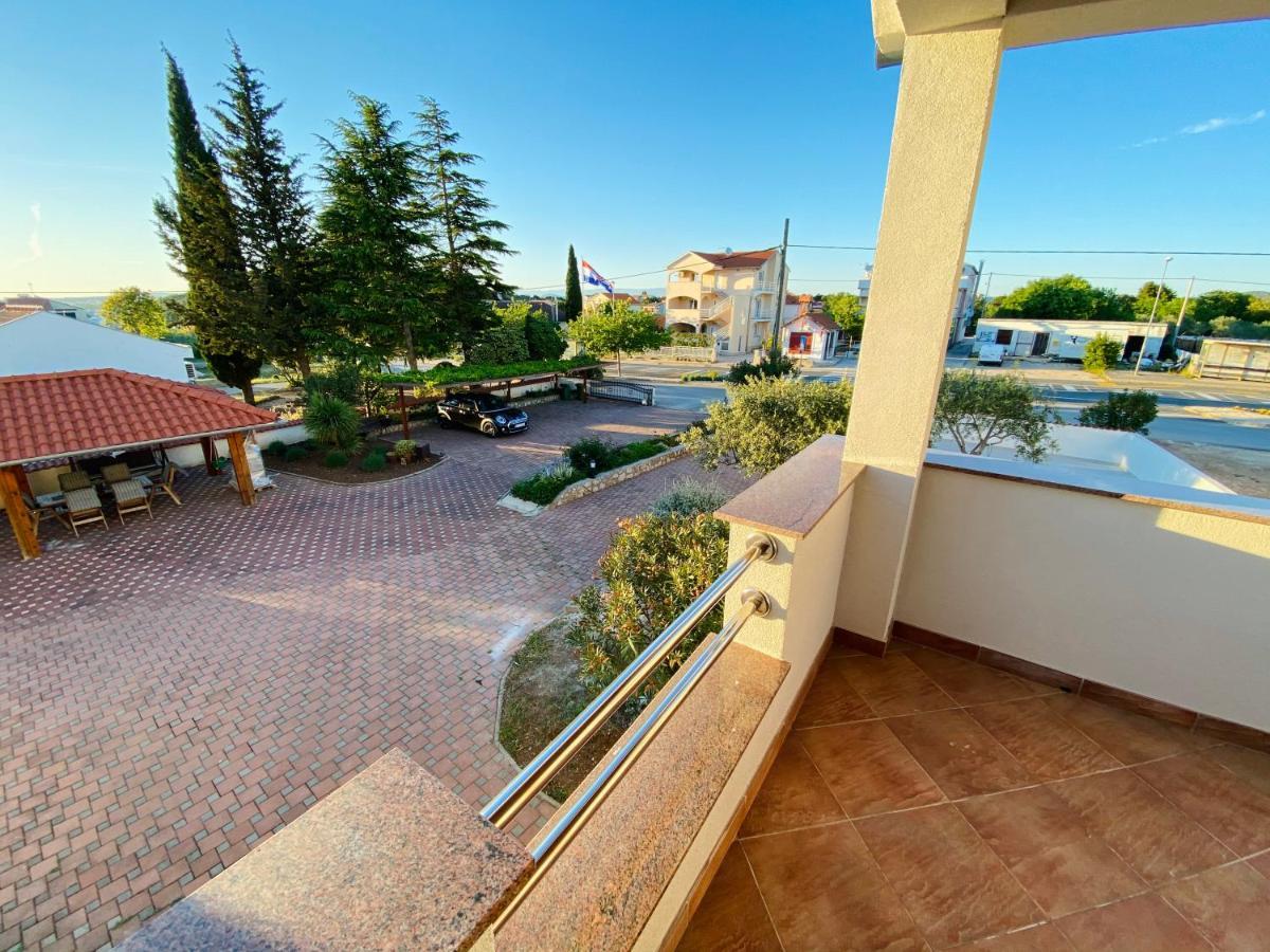 Apartmani Svemir Drage Exterior photo