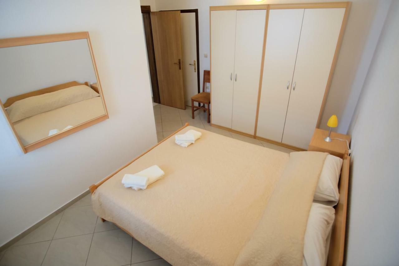 Apartmani Svemir Drage Exterior photo