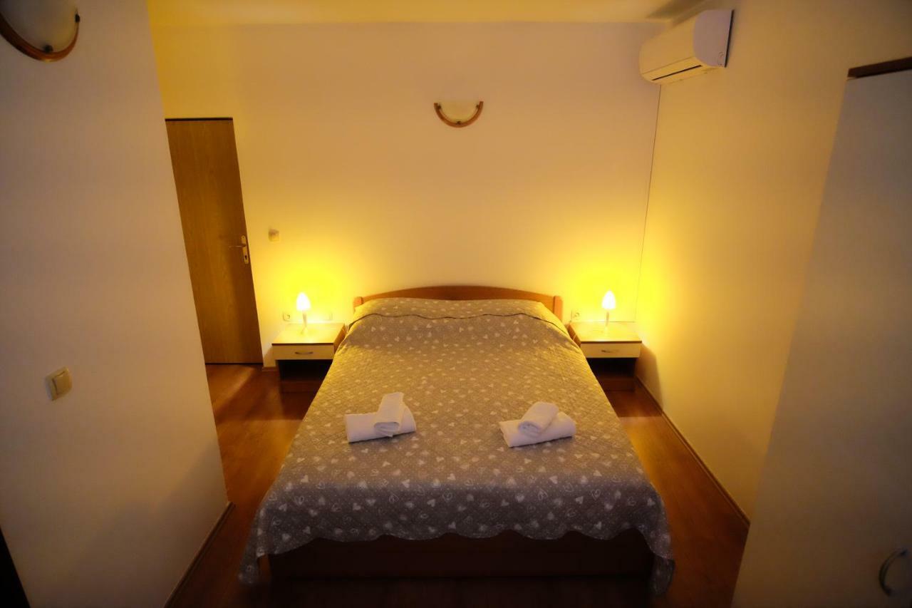 Apartmani Svemir Drage Exterior photo