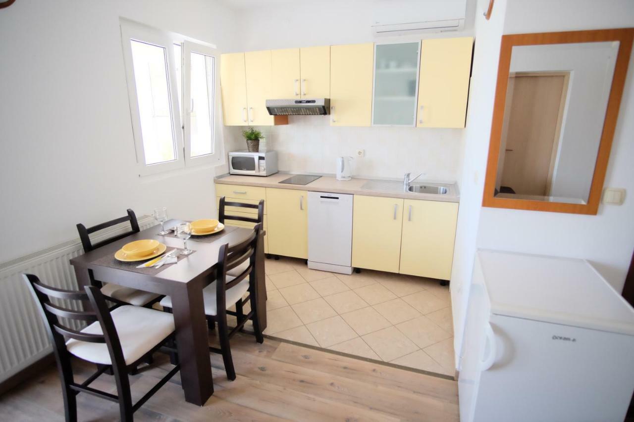 Apartmani Svemir Drage Exterior photo